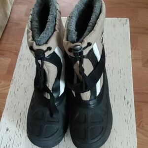 Ranger boots sz 2